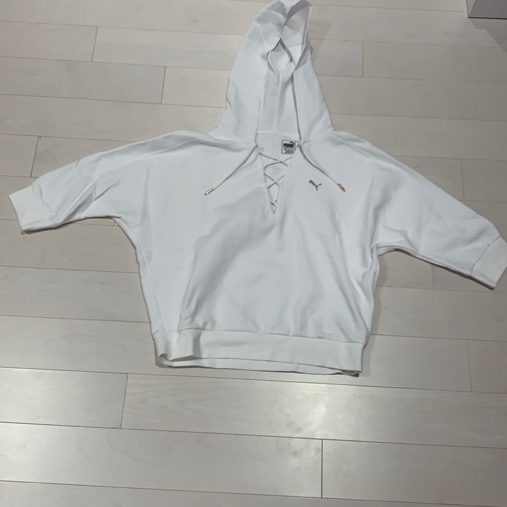 NEW w/o TAGS- Puma half sleeve Hoodie sz L